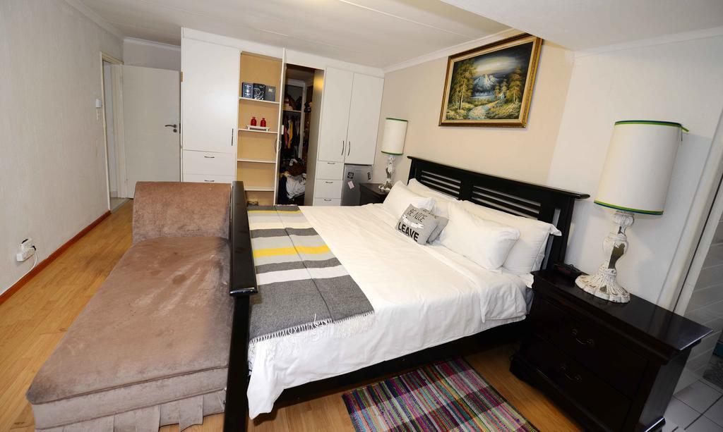 Corgi Guest House Johannesburg Exterior photo