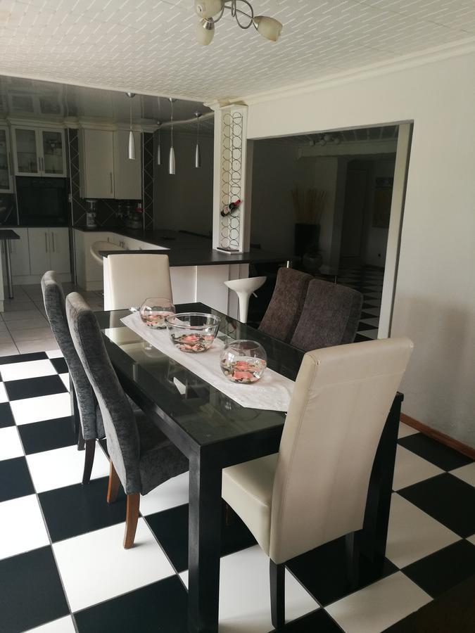 Corgi Guest House Johannesburg Exterior photo